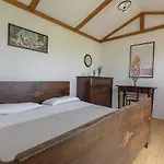 Glamping Istria Tiny Alpstuga Truške