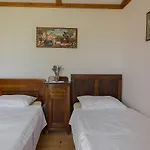 Glamping Istria Tiny Alpstuga *