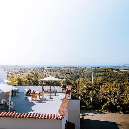 Glamping Istria Tiny Alpehytte *